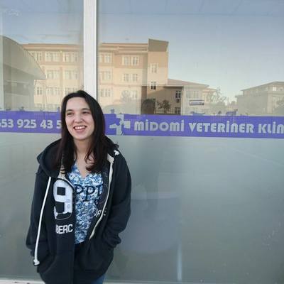 Veteriner Hekim Ece Yuvacan Midomi Veteriner Kliniği İstanbul